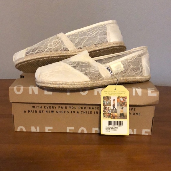 Toms Shoes - NWT Toms White Lace Flats